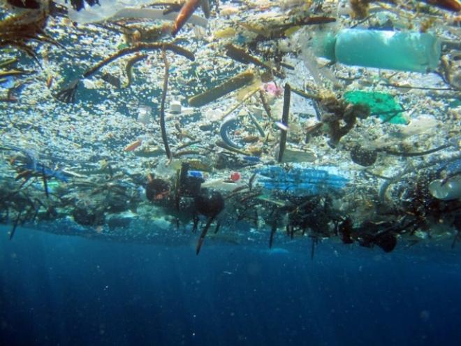 12.7 million metric tons of plastic wastes annually - rising level of plastics wastes © NOAA . http://www.noaanews.noaa.gov/